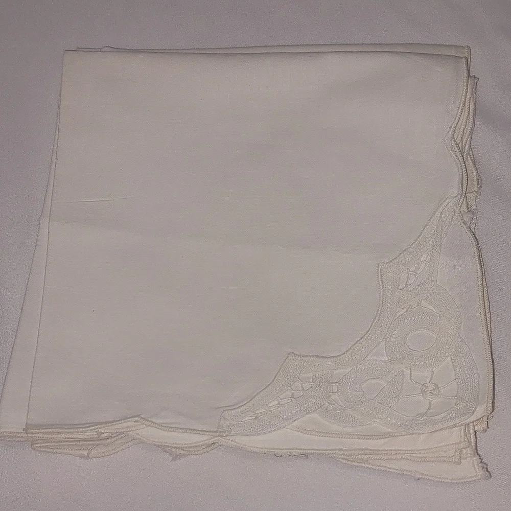 White Lace Table Napkins .Lot Of 4 .Good Condition